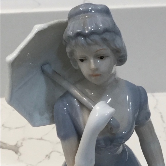 Vintage Porcelain Lady - Picture 2 of 5